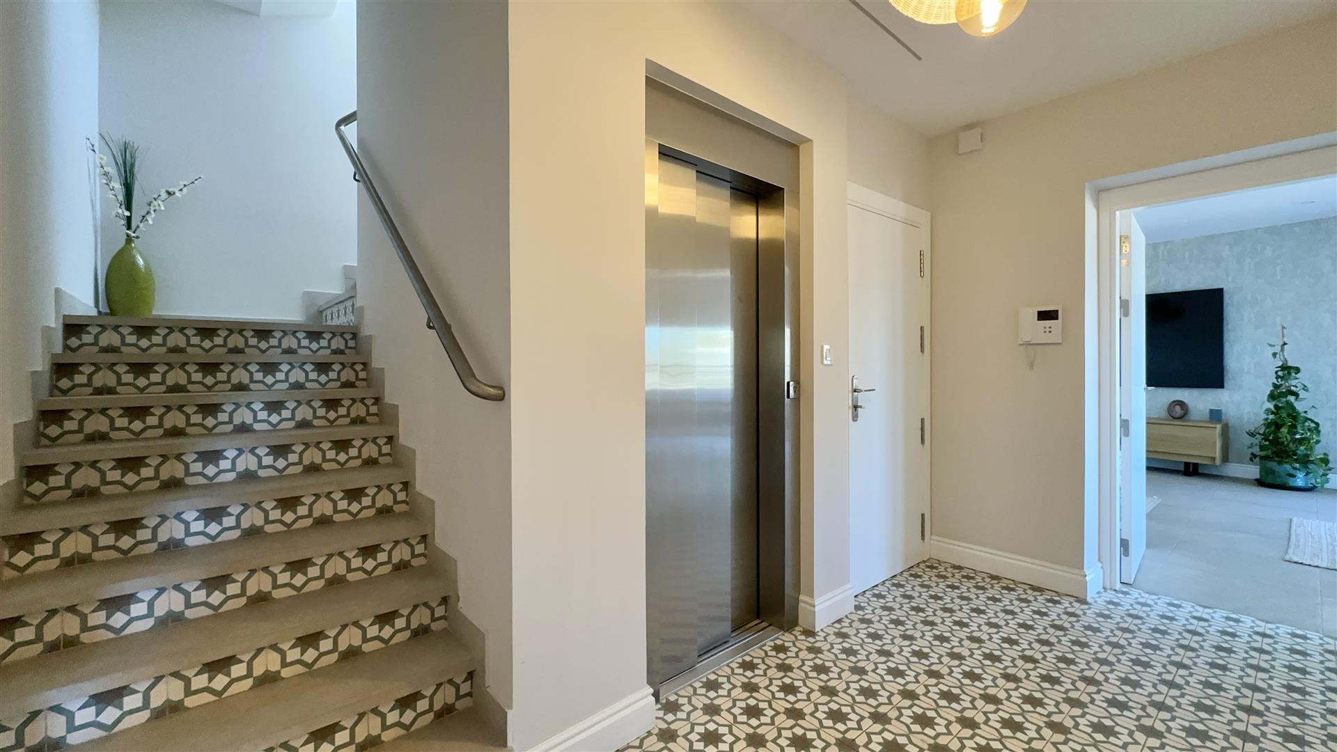  Image of Apartment - 3 Bedrooms - 2 Bathrooms for Rental in South District-Gibraltar, Image 13